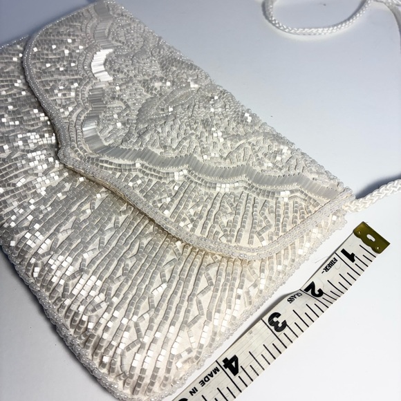 Le Regale Ornate White Beaded Clutch - Picture 6 of 8